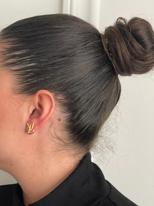 Louis Vuitton - Essential V hoops oorbellen